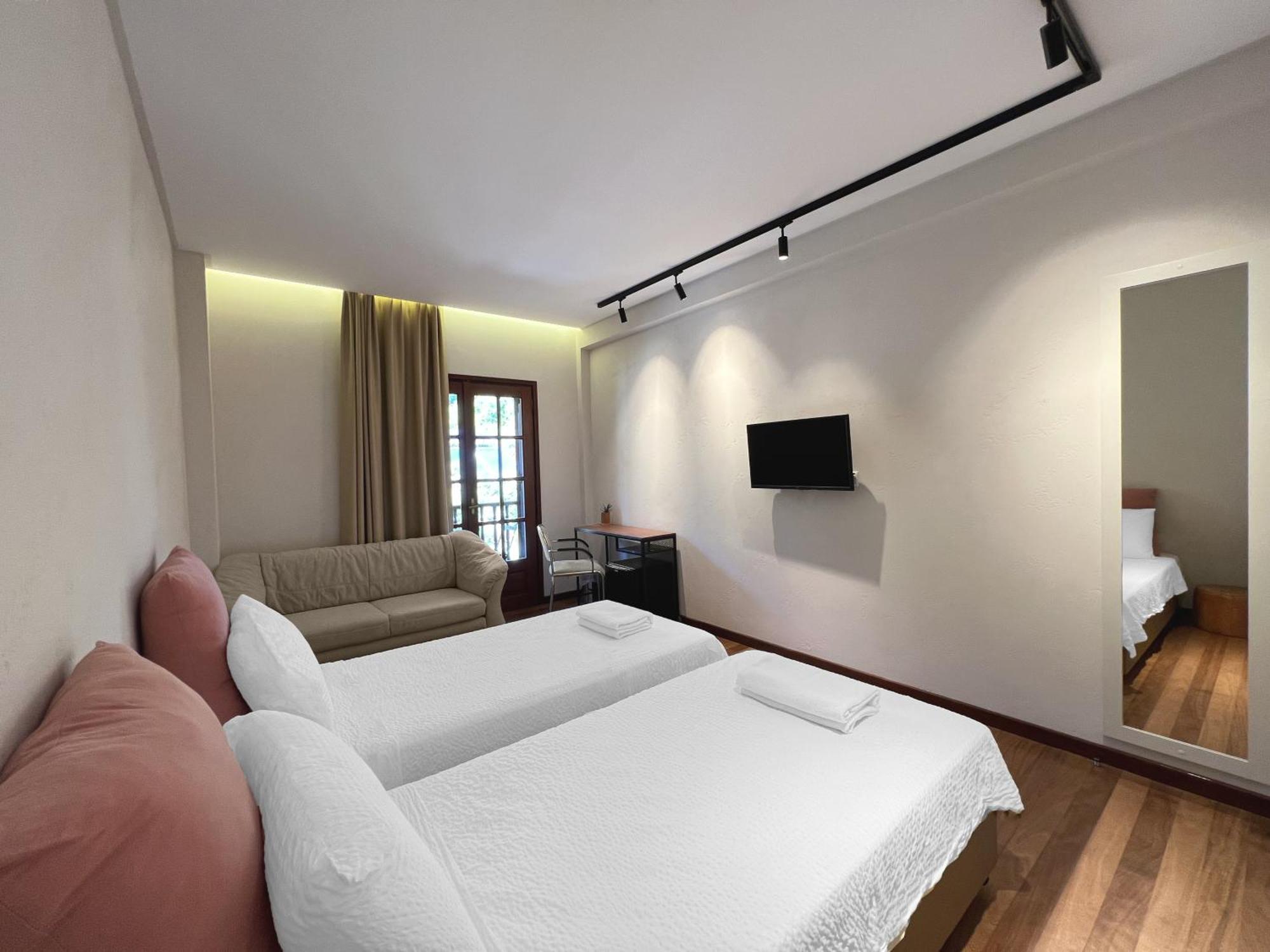 אואוראנואופולי Viva Properties מראה חיצוני תמונה