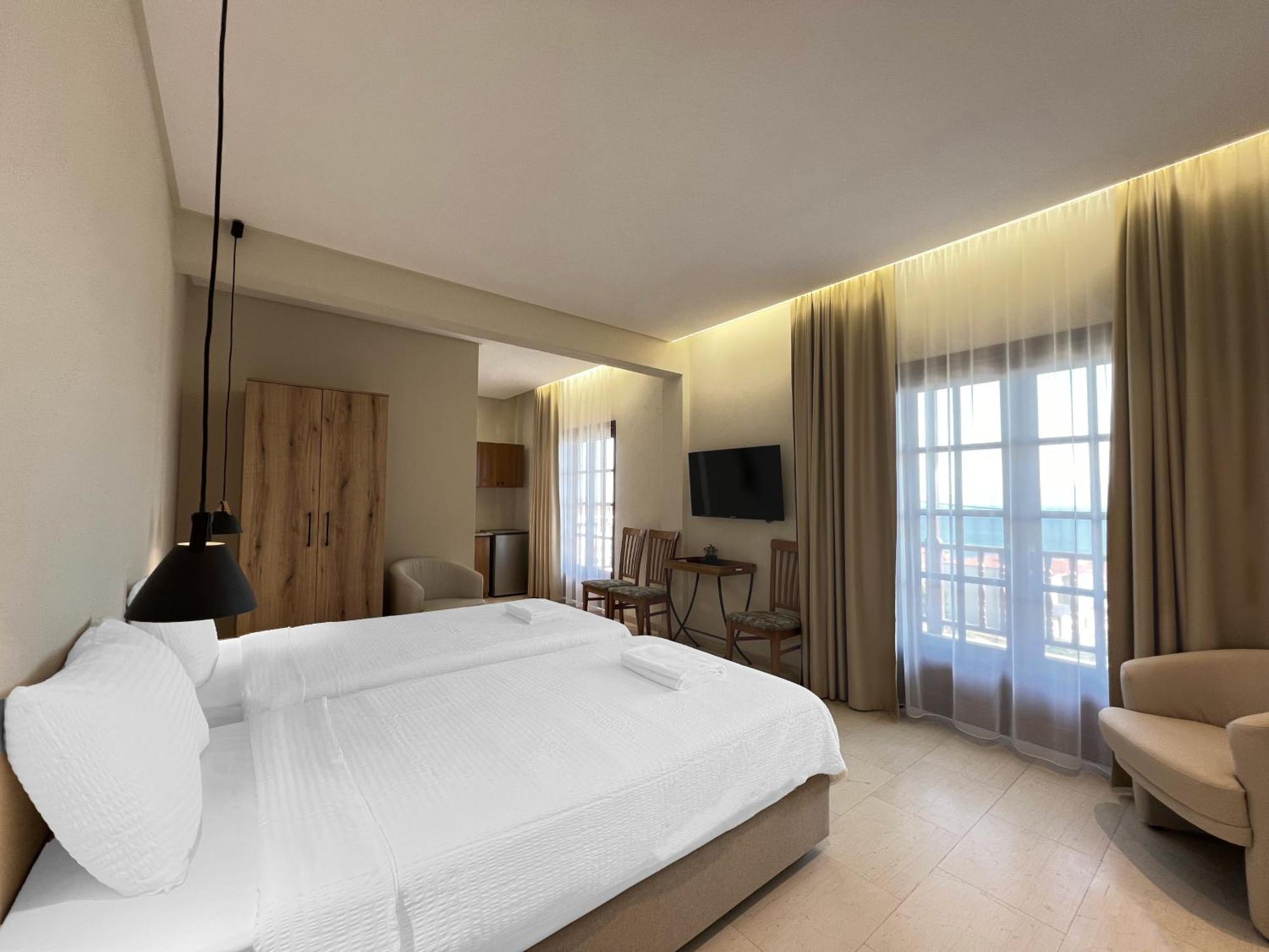 אואוראנואופולי Viva Properties מראה חיצוני תמונה